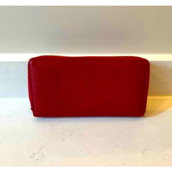 Gucci Marmont GG Logo Red Pebbled Leather Zip Around Wallet - Picture 3 of 6